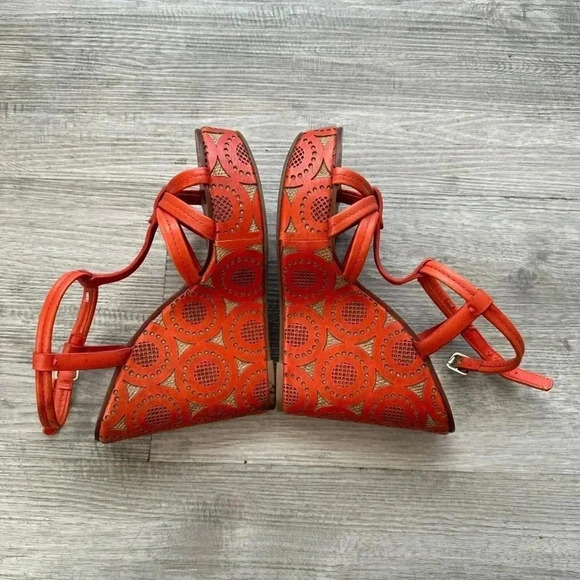 Tory Burch Ida Cutout Wedge Orange
Leather Sandals Size 7.5 comfy - Picture 4 of 9
